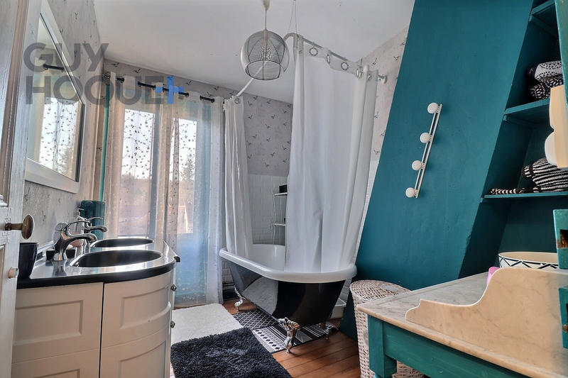 Maison - 177 m² - 7 pièces