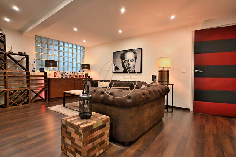 Loft - 202 m² - 8 pièces