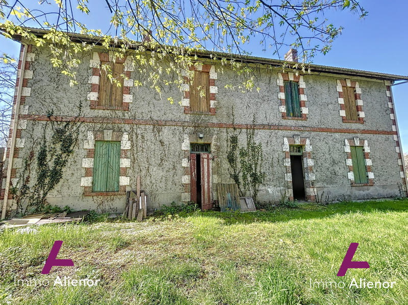 Maison - 290 m² - 11 pièces