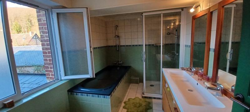 Maison - 202 m² - 9 pièces