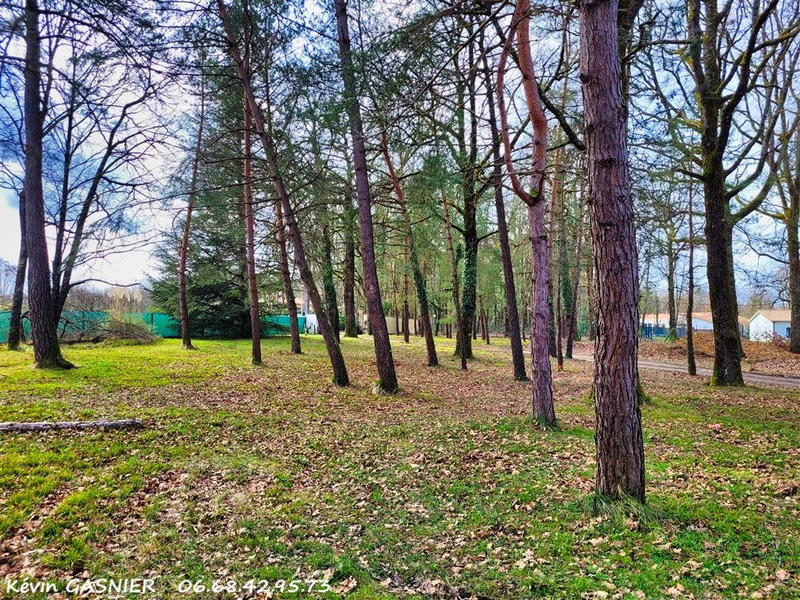 Terrain constructible - 1 043 m²