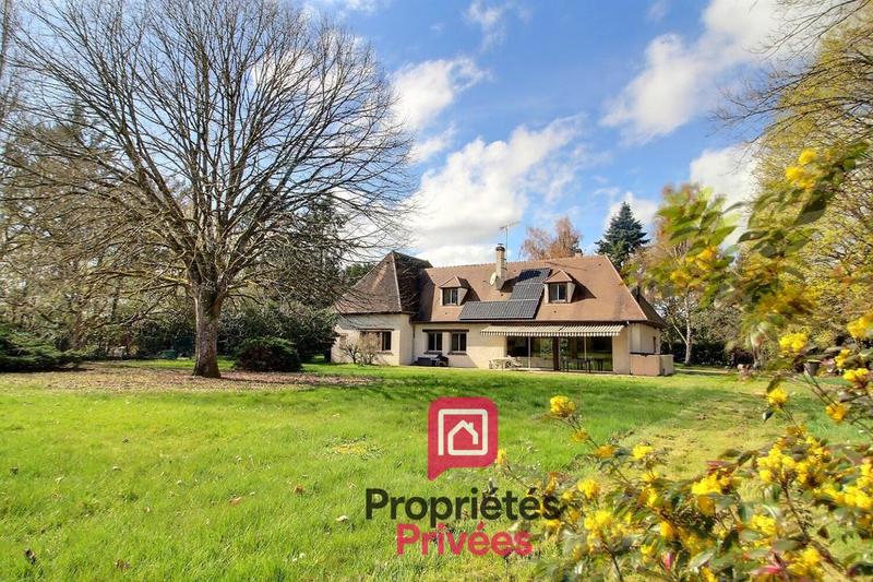 Propriété - 245 m² - 9 pièces