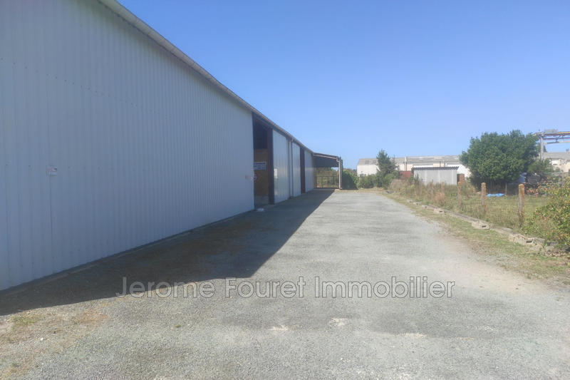 Local commercial - 3 050 m²