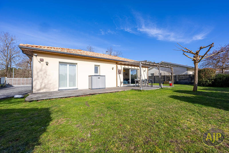 Maison - 95 m² - 5 pièces