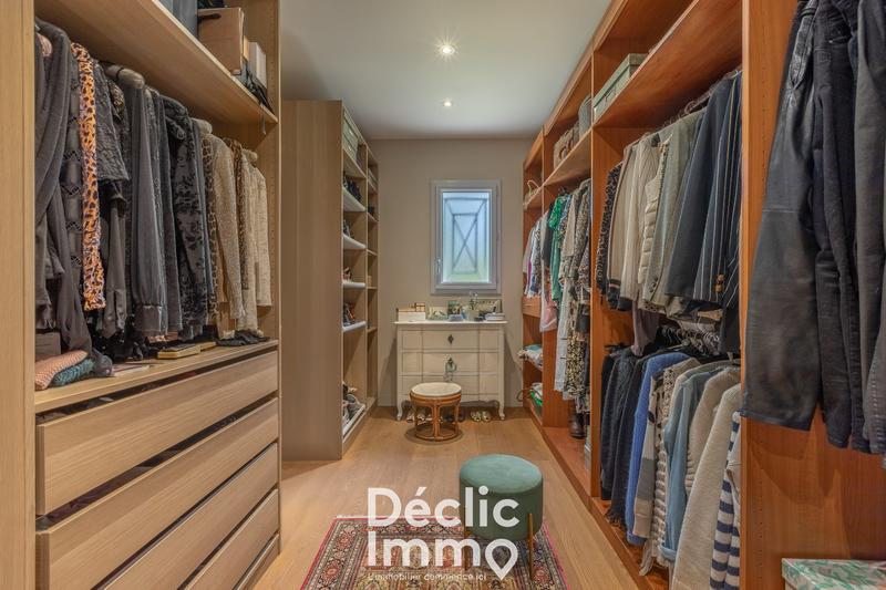 Maison - 235 m² - 7 pièces