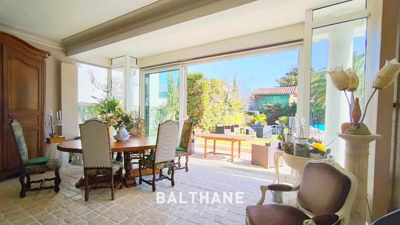 Maison - 180 m² - 6 pièces