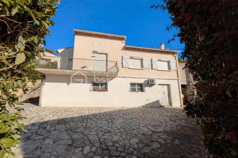 Maison - 104 m² - 5 pièces