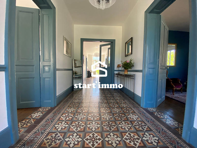 Maison - 331 m² - 11 pièces