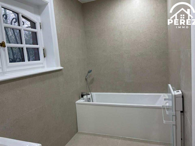 Villa - 278 m² - 10 pièces