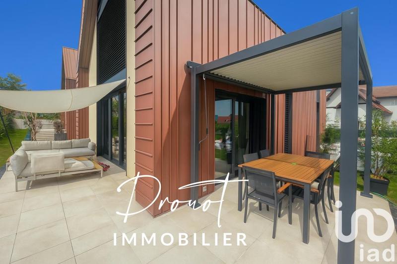 Maison - 226 m² - 8 pièces