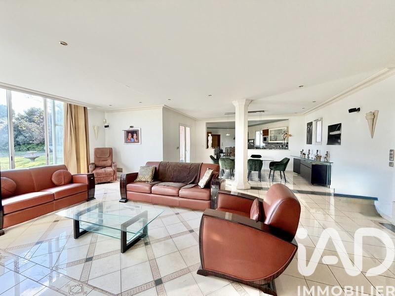 Maison - 300 m² - 5 pièces