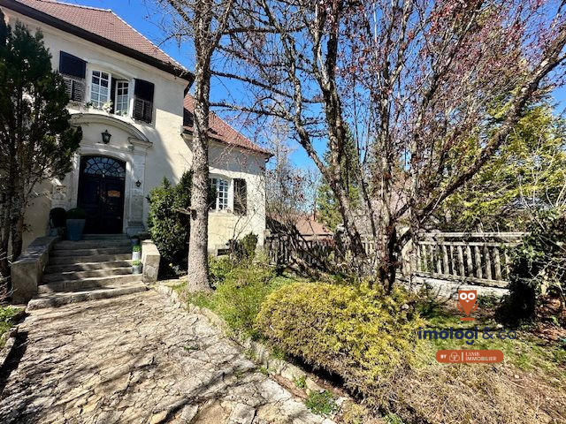 Maison ancienne - 196 m² - 7 pièces