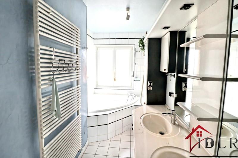 Maison - 179 m² - 9 pièces