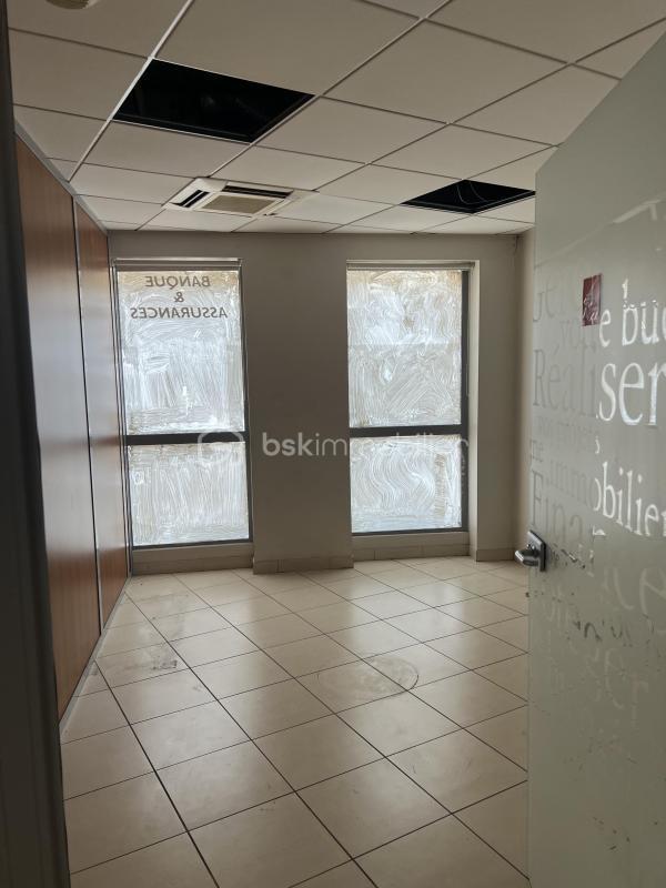 Local commercial - 150 m² - 5 pièces