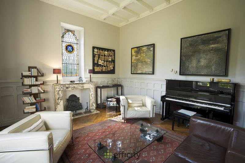 Villa - 244 m² - 9 pièces