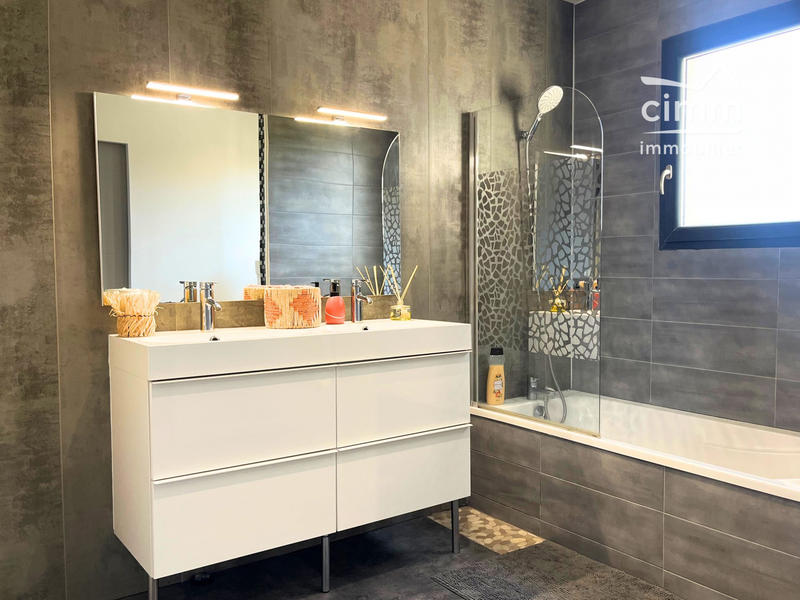 Maison - 115 m² - 5 pièces