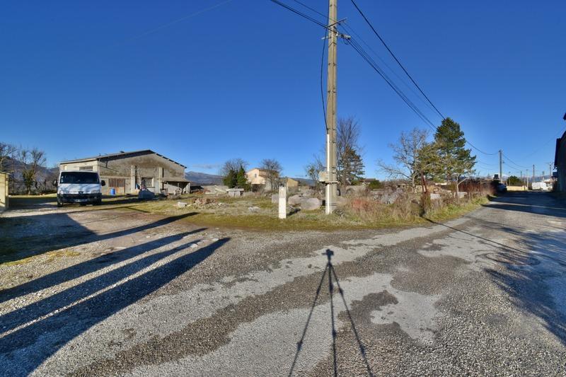 Terrain constructible - 2 000 m²