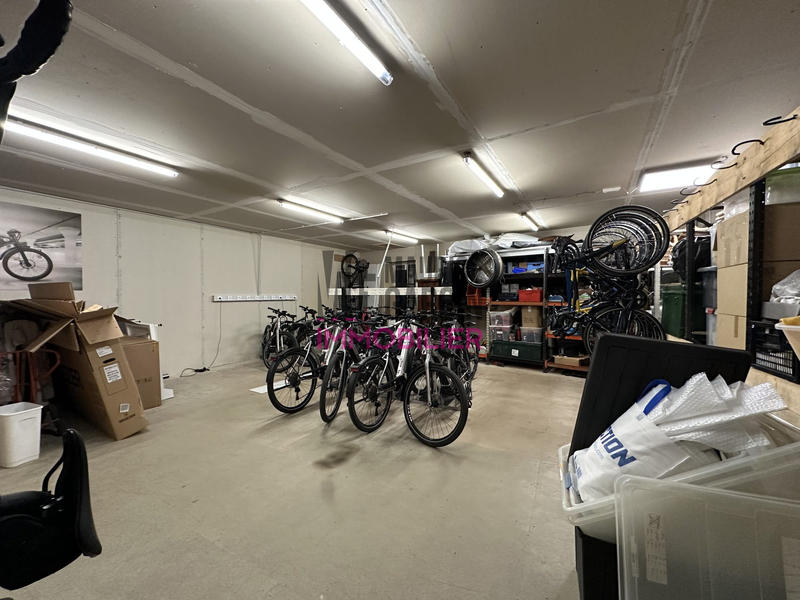 Fonds de commerce - Magasins - 180 m²