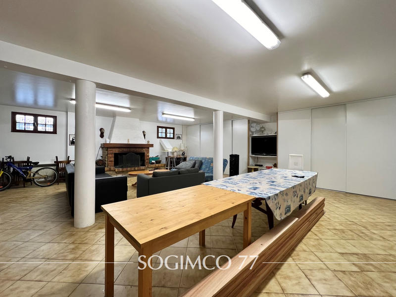 Maison - 183 m² - 8 pièces