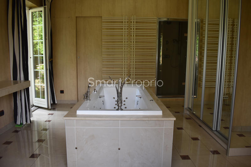 Propriété - 450 m² - 19 pièces