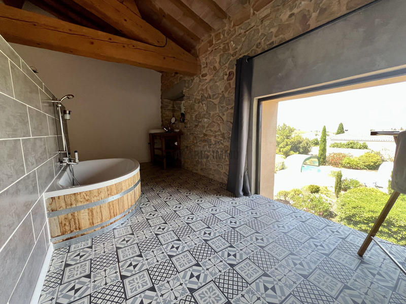 Propriété - 580 m² - 18 pièces