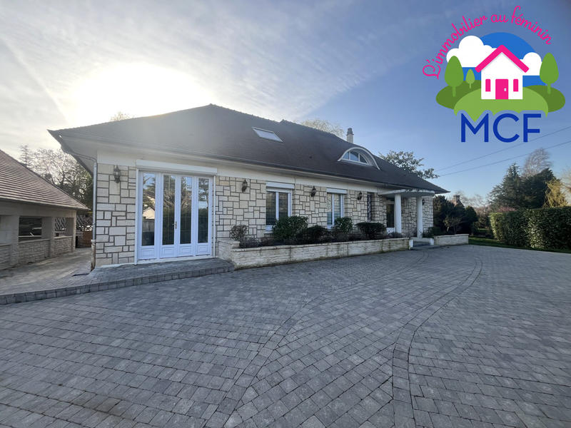 Maison traditionnelle - 223 m² - 7 pièces