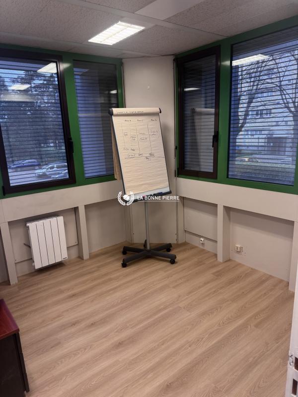 Bureau - 119 m² - 7 pièces