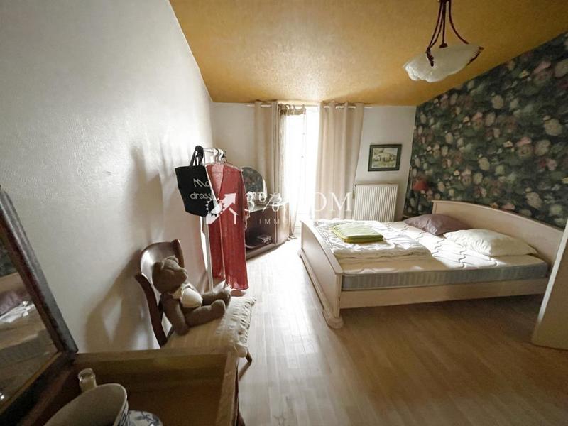 Maison - 235 m² - 6 pièces