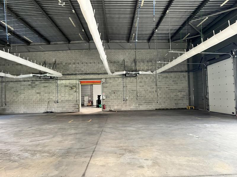 Local d'activités - 1 300 m²