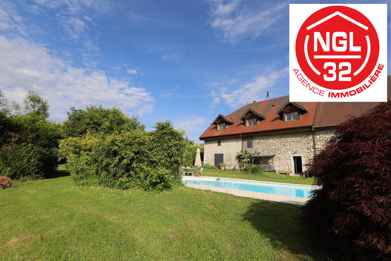 Maison - 250 m² - 10 pièces