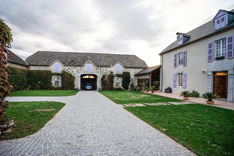 Maison - 240 m² - 7 pièces