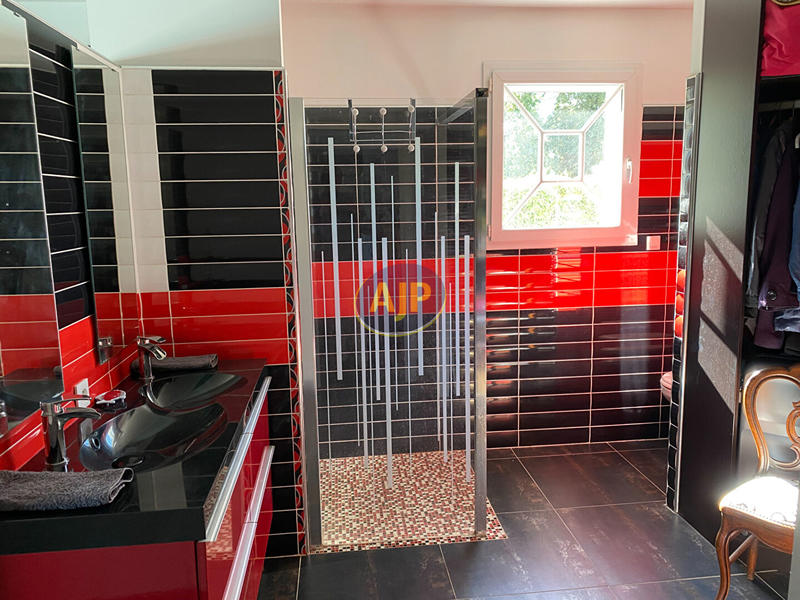 Maison - 157 m² - 4 pièces