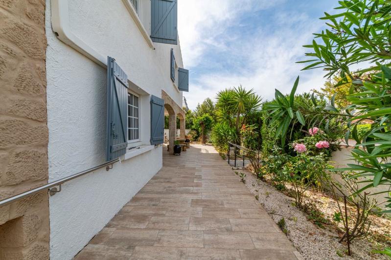 Maison - 250 m² - 9 pièces