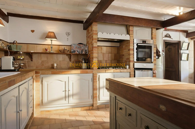 Maison - 250 m² - 8 pièces