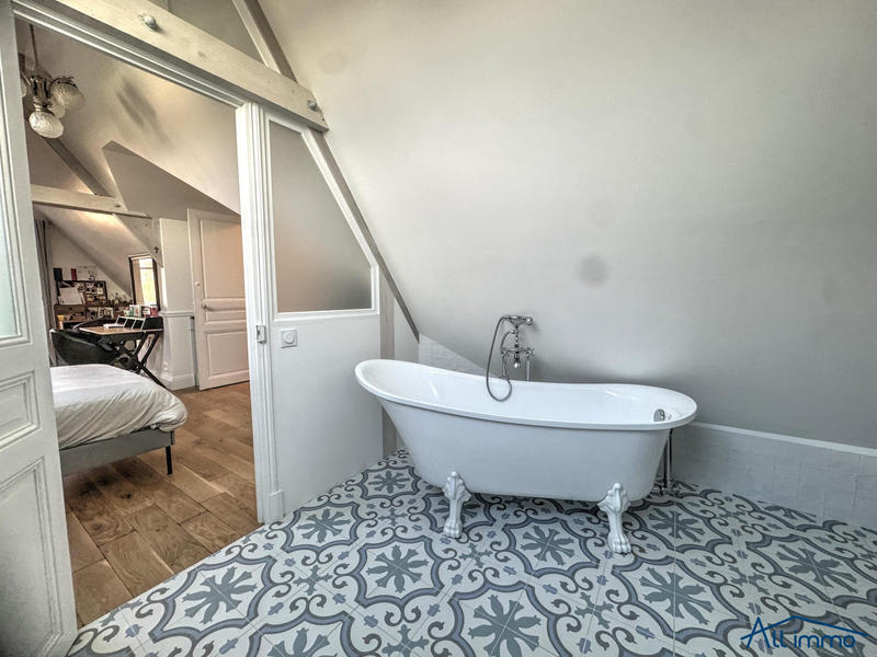 Maison - 280 m² - 7 pièces