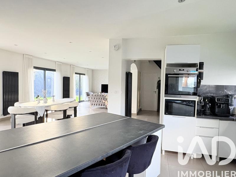 Maison - 176 m² - 8 pièces