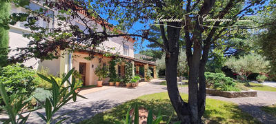 Maison - 202 m² - 7 pièces