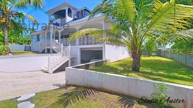 Villa - 226 m² - 8 pièces