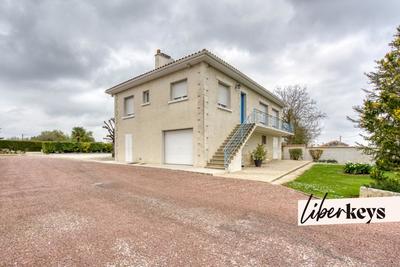 Maison - 210 m² - 9 pièces