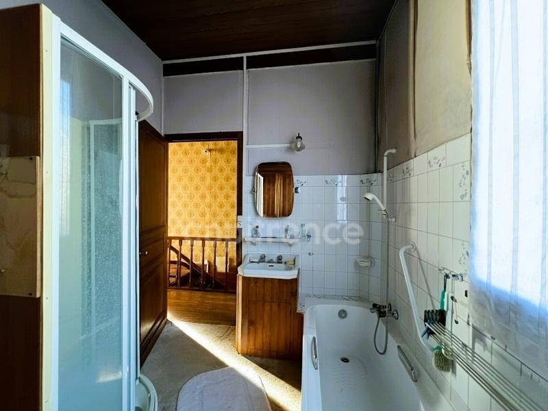 Maison - 302 m² - 12 pièces