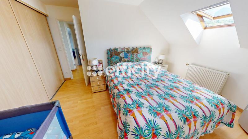 Maison - 200 m² - 7 pièces