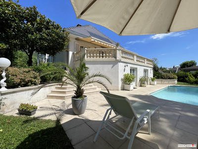 Villa - 249 m² - 9 pièces