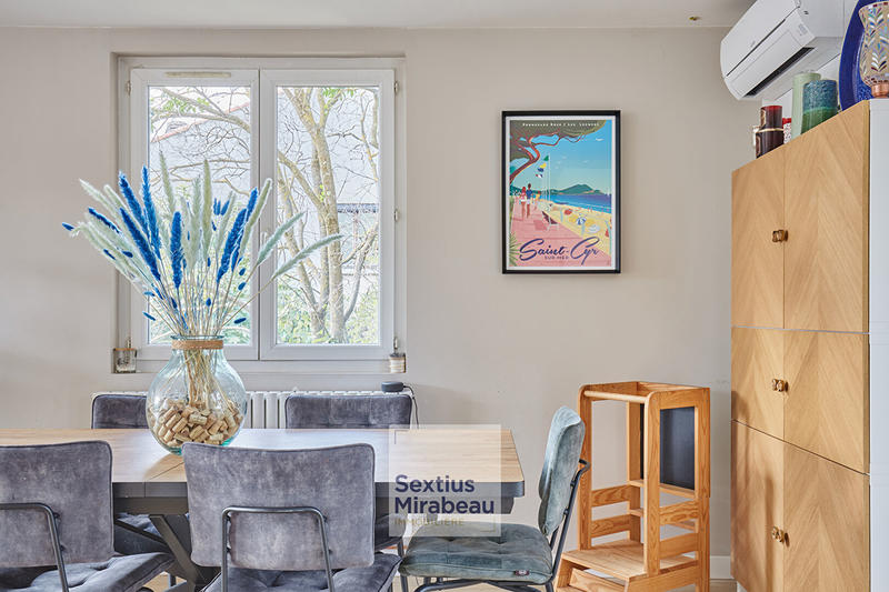 Maison - 245 m² - 9 pièces