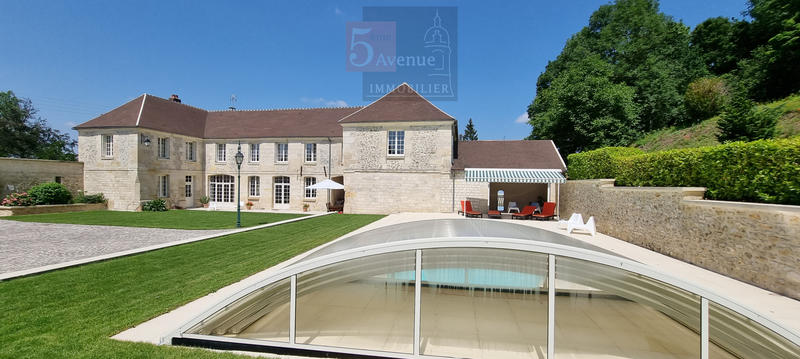 Maison - 400 m² - 8 pièces