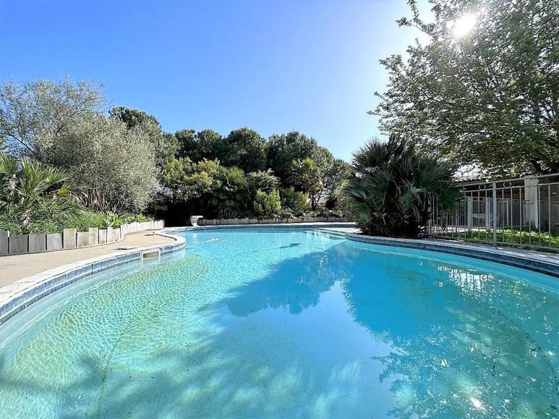 Maison - 520 m² - 14 pièces