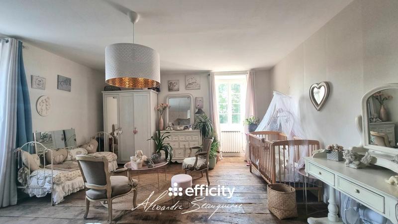 Maison - 207 m² - 5 pièces