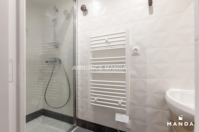 Chambre - 11 m² - 5 pièces