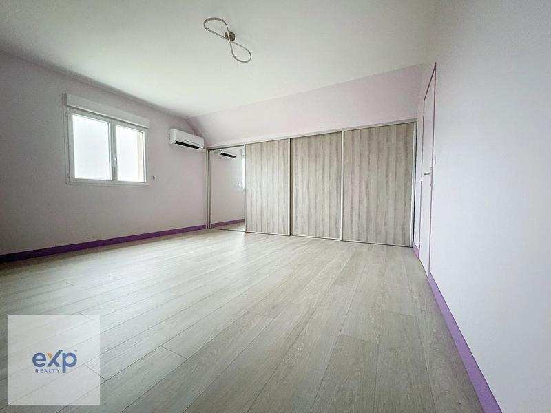 Maison - 235 m² - 10 pièces