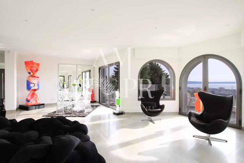 Villa - 265 m² - 6 pièces