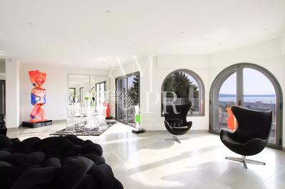 Villa - 265 m² - 6 pièces